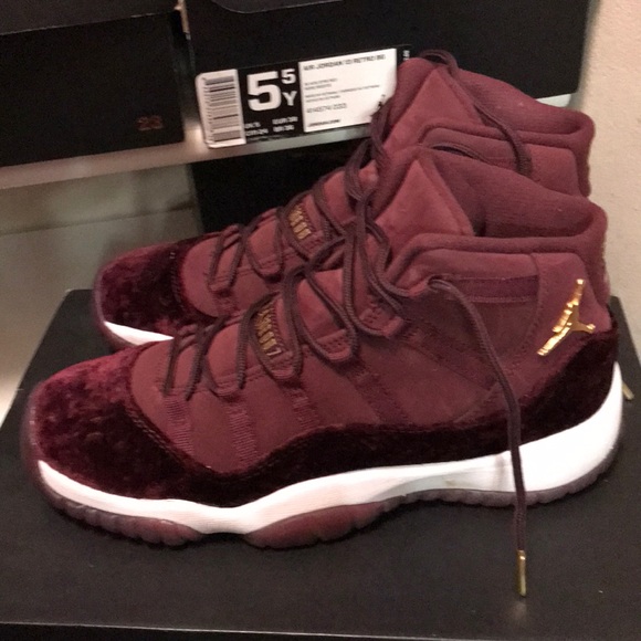 Air Jordan Retro 11 Heiress Maroon Gold - Picture 5 of 8